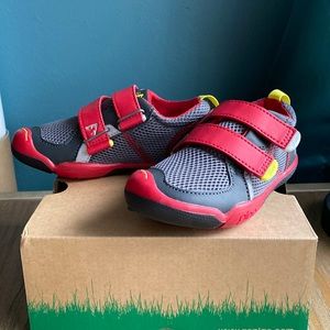 Plae toddler strap snickers